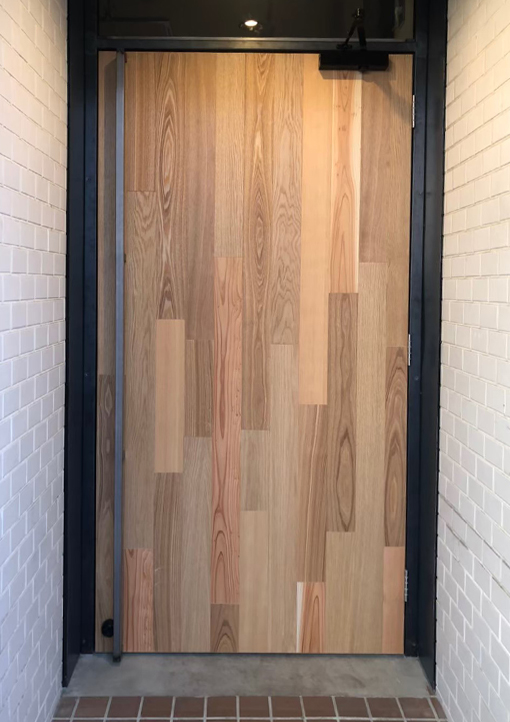 木製玄関扉
